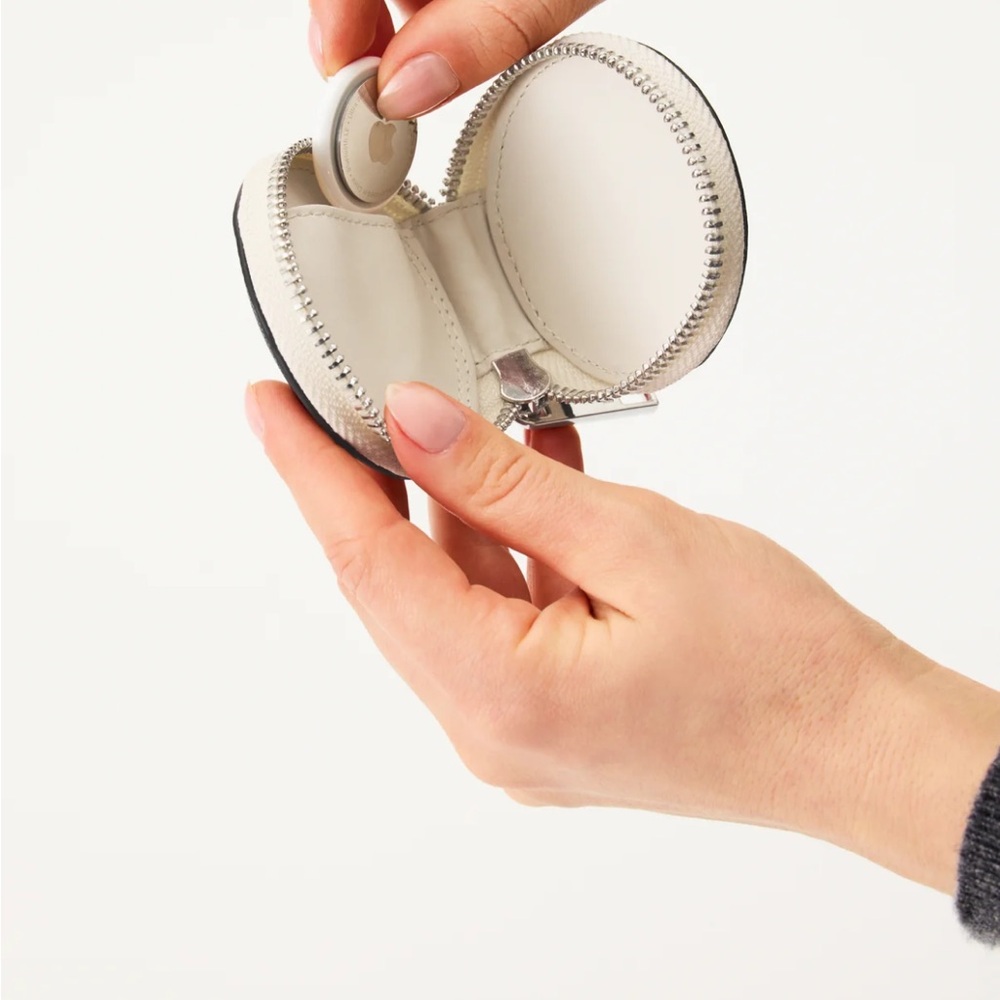 Beis The Sailor AirTag Charm - Picture 3 of 4